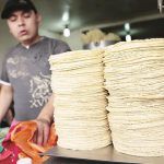 El kilo de tortilla subiría hasta los 17 pesos, advierte la Unimtac