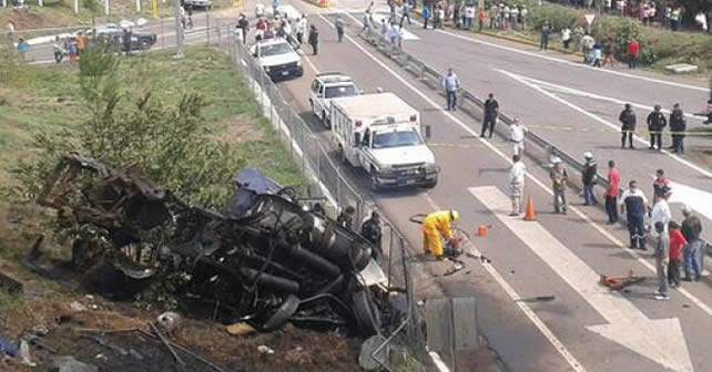 14 maestros perdieron la vida en accidente en Michoacan