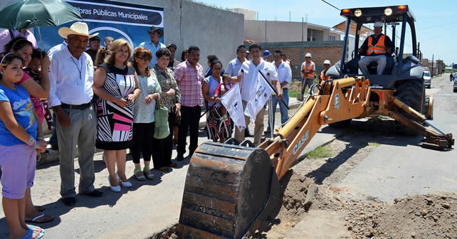 Gerardo Elizarrarás Vela, Presidente Municipal de Cuerámaro, da arranque el Programa de Obra Pública 2013 Foto NOTUS