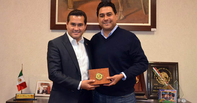 Jacobo Manríquez Romero recibe felicitación