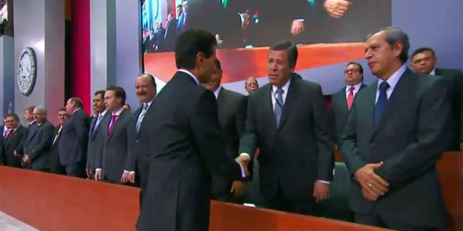 Enrique Peña Nieto, junto al gobernador de Guanajuato, Miguel Márquez Márquez en tercer informe de gobierno