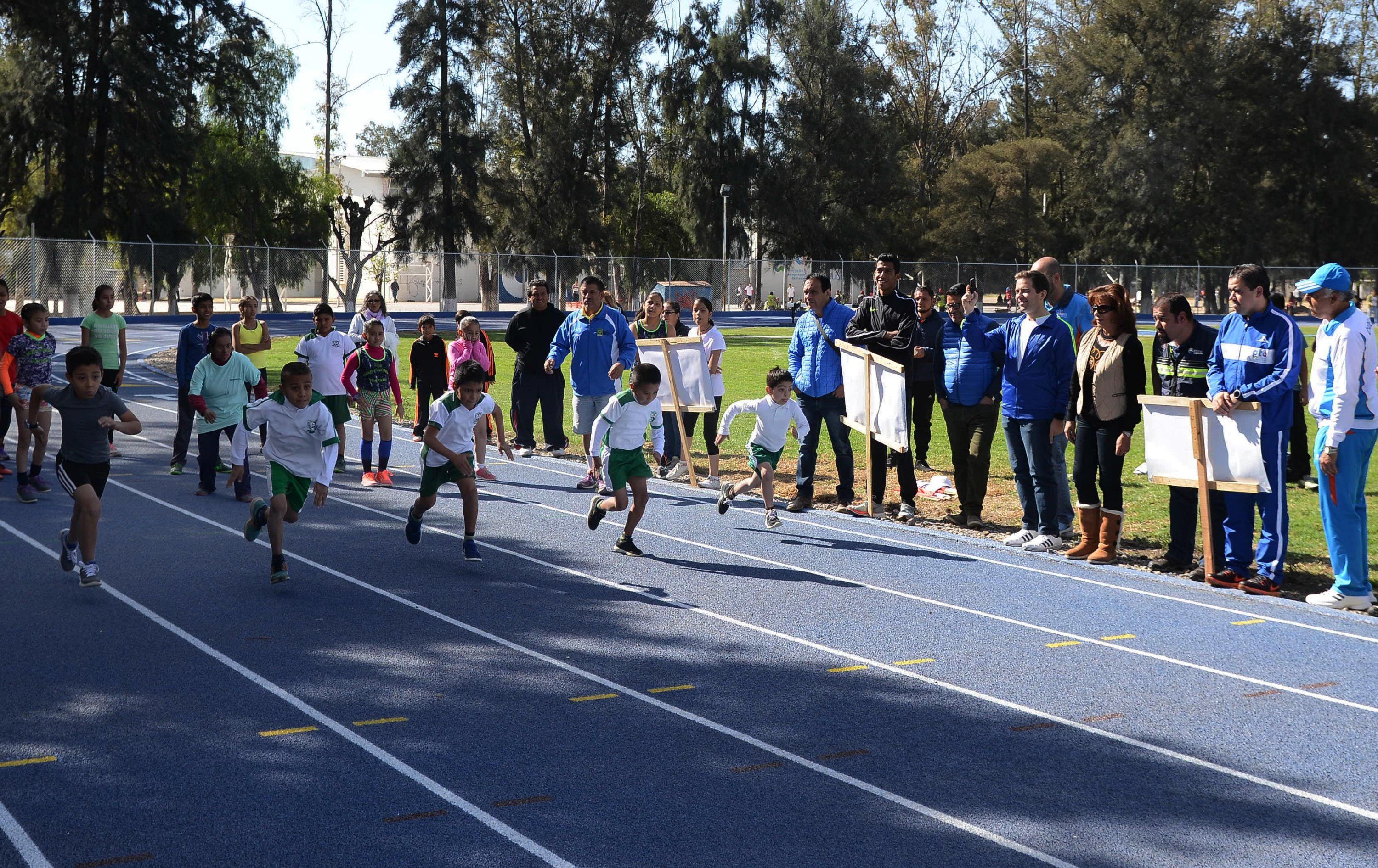 INAUGURAN PISTA DE ATLETISMO EN UNIDAD DEPORTIVA NORTE
