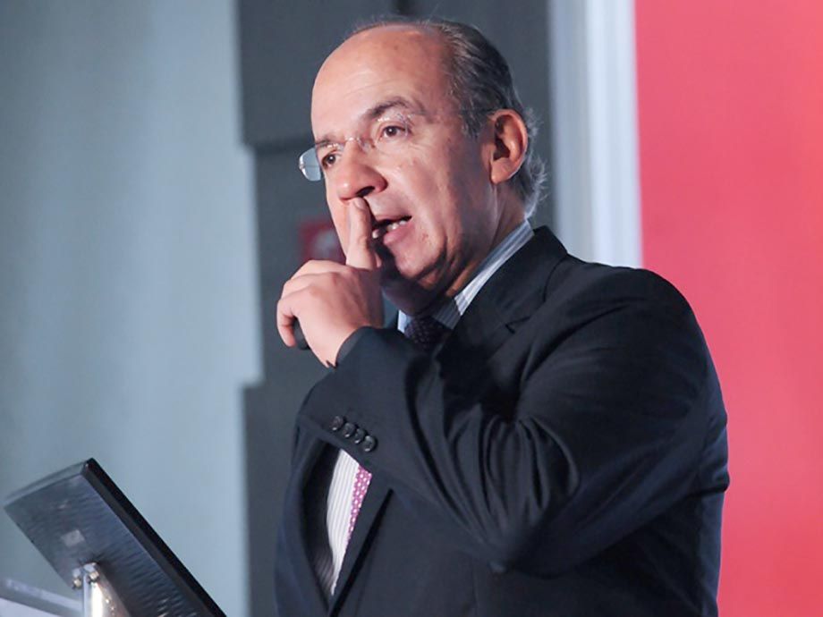 Felipe Calderón renuncia al PAN