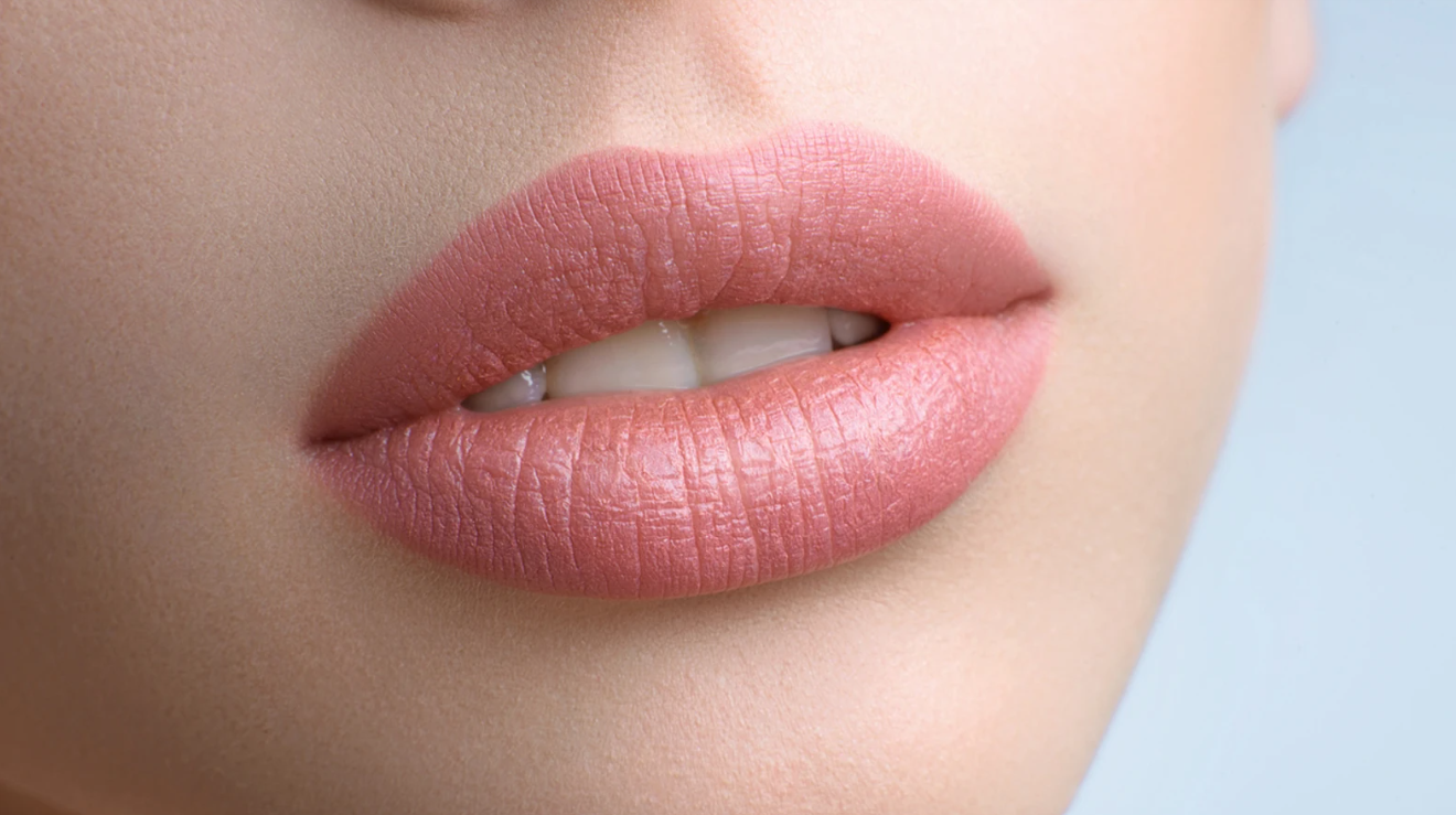 Los aumentos de labios se disparan entre los jóvenes la media de edad