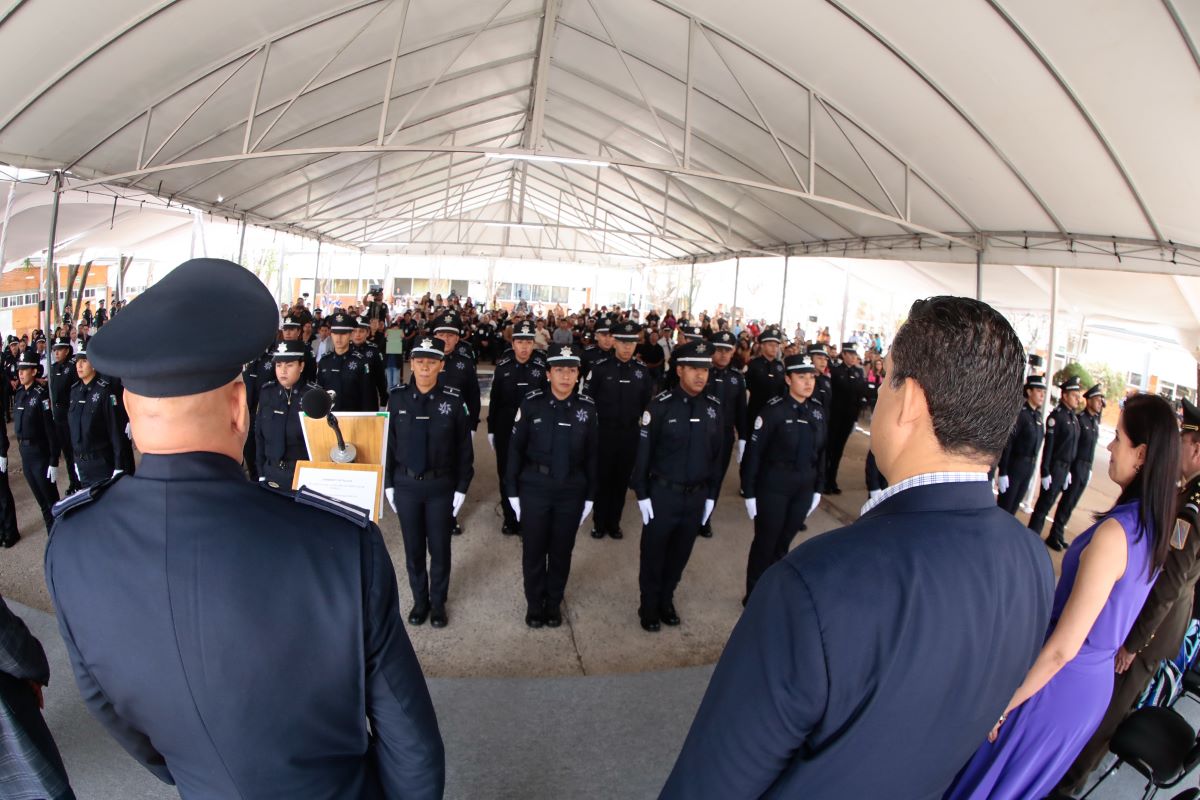 Egresan 39 cadetes de la Academia Metropolitana de León