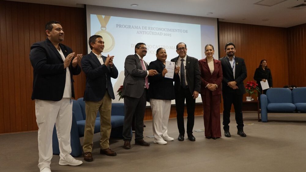 Reconocen a 74 trabajadores de la salud en el Hospital General de León